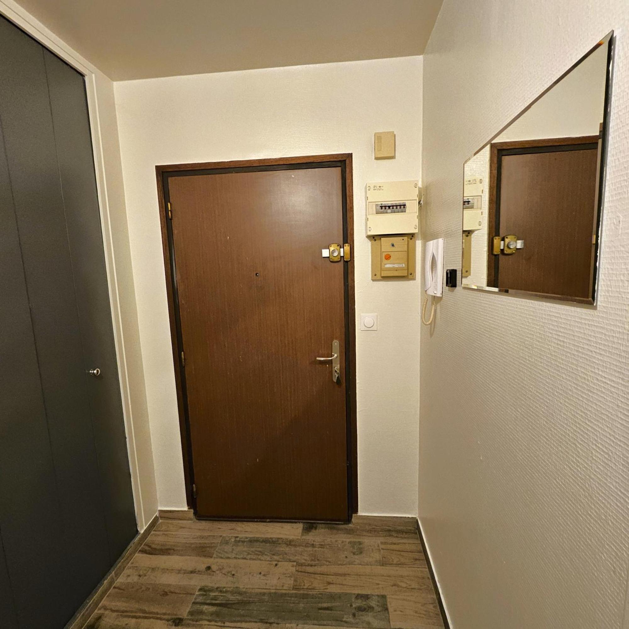 Studio Cosy Confort Moderne Vaulx-en-Velin ภายนอก รูปภาพ
