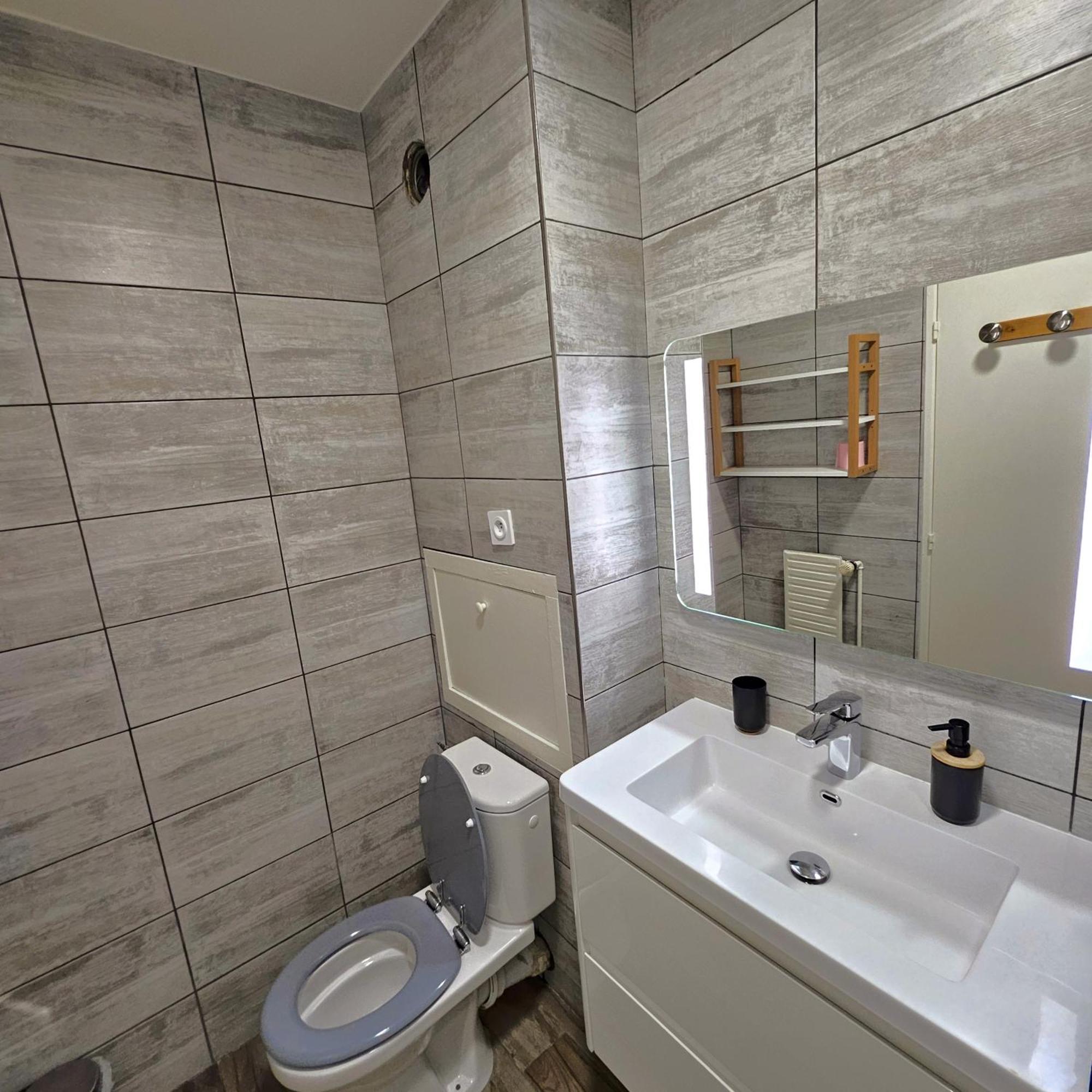 Studio Cosy Confort Moderne Vaulx-en-Velin ภายนอก รูปภาพ